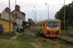 814 010-5 / 914 010-4 mit Os 28327 Kostelec u Jihlavy-Slavonice auf Bahnhof Telč am 27-5-2013.