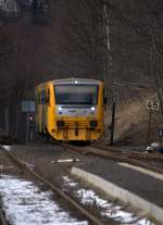 814 034 - 5 gerade eben in Johanngeorgenstadt abgefahren erklimmt  die Steigung nach Potucky.11.02.2014 14:38 Uhr