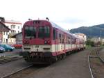 Die andere Seit von dem Triebwagen: die neue Steuerwagen 86-29 007-3 und Motorwagen 843 007-6 mit Ersatzzug Sp 17246 Tanvald-Dresden Hbf auf Bahnhof Tanvald am 11-7-2009.