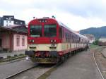 86-29 010-7 und 843 009-2 mit Os 16220 Harrachov-Liberec auf Bahnhof Tanvald am 12-7-2009.