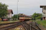 854 024-7 / 80 29 303-2 mit Os 4813 Jihlava-Brno auf Bahnhof Okříšky am 24-5-2013.