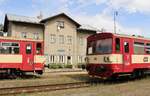 810 589-2 und 810 334-3 zu sehen am 01.08.15 in Praha Zličín.