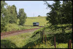 In der schönen Landschaft bei Otrocin ist hier der CD 810559-5 als Zug 16708 am 28.6.2021 um 14.57 Uhr nach Karlsbad unterwegs.