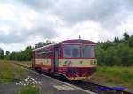 810 039-8 steht am 13.07.2007 zur Rckfahrt nach Most im ehem. Grenzbahnhof Moldava v Krus.horac zur Abfahrt bereit. Heute endet hier die aus dem bhmischen Becken kommende Strecke. Frher fhrten die Gleise weiter in Richtung Holzhau bzw weiter nach Freiberg. Es ist bereits geplant, die Strecke von Holzhau (bis dorthin fahren die Zge der FEG von Freiberg aus) bis nach Moldava v Krus.horac wieder zu reaktivieren.