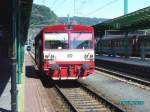 Ein Triebwagen der BR 810 wartet im Bahnhof Decin auf neue Aufgaben.