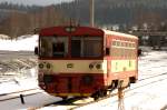 Am 13.01.2013 wartet ein TW der Baureihe 810 in Joahnngeorgenstadt auf die Rckfahrt nach Karlsbad. Zeit ca. 14:30 Uhr