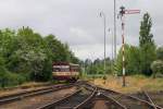 810 123-0 mit Os 24809 Okřky-Znojmo auf Bahnhof Jaroměřice nad Rokytnou am 31-5-2013.