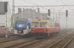 Der frühe Vogel fängt den böhmischen Nebel und M 152 0002 mit 844 001 am 24.09.16 in Cheb/Eger