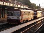 2 Dieseltriebwagen der BR 809 im Bahnhof Roudnice nad Labem.