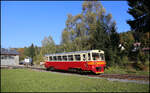In Ursprungslackierung stand am 5.10.2026 um 9.50 Uhr die Brotb�chse 810617-1 im Bahnhof Korenov auf dem Zufahrtgleis zum Lokschuppen.