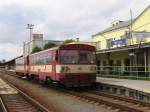 810 338-4 mit Os 5411 Liberec-Nova Paka auf Bahnhof Turnov am 13-7-2007.