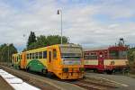 Der Triebzug 814 111 ist am 15.09.2015 als Os 17544 aus Klatovy in Domažlice angekommen und wartet nun auf seine Rückleistung.