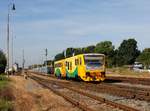 Der 814 100 als Os am 29.09.2014 bei der Ausfahrt aus Hostivice.