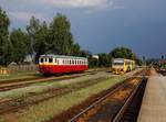 Der M262 1212 und der 814 309 am 04.08.2018 abgestellt in Březnice.