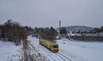 Bei leichtem Schneefall war 814 045 am 30.12.2025 als Os 19804 auf dem Weg von Karlovy Vary nach Johanngeorgenstadt.