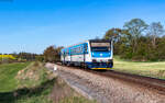 814 063 als Os 22819 (Trebic - Zastavka u Brna) bei V�cenice u N�mě�tě nad Oslavou 3.5.26