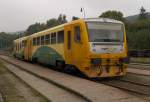 Unterwegshalt des 814/914 131 als Personenzug 18008 am 28.09.2011 im Bahnhof Prachatice auf der etwa 2stndigen Fahrt von Cicenice nach Nove Udoli.