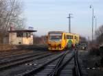 Die 814 014 als Os nach Domažlice am 03.01.2014 bei der Einfahrt in Janovice.
