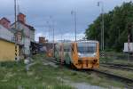 814 068-3 / 914 068-2 mit Os 28327 Kostelec u Jihlavy-Slavonice auf Bahnhof Telč am 22-5-2013.