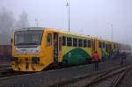 Gerade eben ist 914 047-6  und 814 047-7  aus Dolny Poustevna  in Rumburk eingefahren, zahlreiche Fahrgäste steigen in den Triebzug 642 138 (Linie U8) nach Decin , um. 19.01.2014 14:10 Uhr.