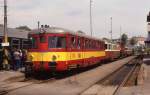 M 240056 der CSD steht am 5.6.1991 um 14.10 Uhr abfahrbereit nach Mariansky Lazne   am Bahnsteig im Hauptbahnhof von Karlovy Vary.