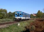 Der 842 012 als Os nach České Budějovice am 03.10.2013 unterwegs bei Horní Planá.