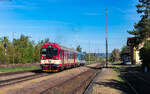 843 011 als Os 14809 (Jihlava - Trebic) im Bf Krahulov 3.5.26
