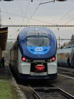 ~~Moderne Zukunft~~ 20.10.2013 14:28 ČD 844 005-9  RegioShark  und ein weiterer Triebzug der Baureihe 844 als Personenzug (Os) aus Cheb nach Hranice v Čechch im Bahnhof Frantikovy Lzně. Sehr selten, da sonst nur Baureihen 810/812 zum Einsatz kommen und hier an einem Sonntag gleich 2 der  relativ groen  Baureihe 844.