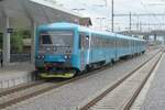 Auch der Schnellzug von Liberec nach Pardubice wird im Jahr 2024 von Arriva Vlaky bedient. Die setzen auch die ehemaligen DB 628 (jetzige Baureihe 845) ein, hier im völlig umgestalteten Bahnhof Rosice nad Labem