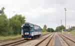 854 031 rangiert am 28.08.2021 im Bahnhof Středokluky, um wenig später mit Os 9783 Cyklohráček.