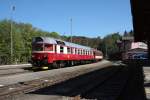 854 021 wartet im Bf Tanvald am 09.05.2011, er wird erst als R1143 ber die tsch. KBS 035, 030 und 070 nach Praha-Vrovice fahren. 