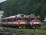 854 023-9 und 854 017-1 bei Bahnbetriebswerke Trutnov am 7-8-2011.