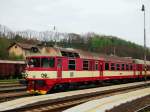 CD 854 029-6 mit Schnellzug R 1145 nach Prag im Hauptbahnhof Mladá Boleslav am 21. 4. 2014.