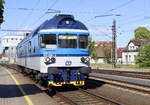 854 008-0  Evicka  hier als OS von Melnik nach Praha , Solo unterwegs, abgelichtet in Vsetaty.
27.04.2024 15:37 Uhr.
Er wird über Neratovice  Cakovice nach Praha fahren.