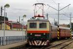 Am 16 September 2017 treft E422 0003 mit ein Zug aus Bechyne in Tabór ein.