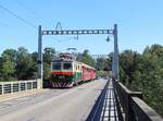 E 422 0003 als Os 28422 zu sehen am 15.08.26 in Bechyně. Mit viel Gl�ck das kein Auto auf der Br�cke Kam. Wer das Motiv kennt, wei� es k�nnen Fahrzeuge neben dem Zug fahren. Bei gr��ern Fahrzeugen w�re der Zug verdeckt. 