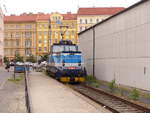 ČD 111 002-2 am 08.06.2019 beim pausieren in Praha hl.n..