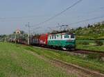 Die 122 012 mit einem Güterzug am 21.04.2018 unterwegs bei Křešice.