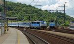 151 004 brachte am 14.06.16 den R 610 von Prag nach Usti nad Labem, wo sie diesen an die bereits wartende 362 127 übergeben wird, welche ihn weiter nach Cheb befördern wird.