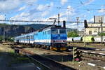 162 097-0 schiebt ihren Zug als Os 6414 in Usti nad Labem Strekov aus nach Usti nad Labem zapad.