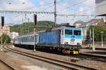 CD 162054-1 erreicht hier am 5.6.2024 um 10.46 Uhr mit einem Schnellzug aus Decin kommend auf der Fahrt nach Prag den Bahnhof Kralupy nad Vltavou.