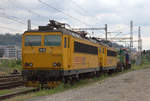 2 abgestellte Lokomotiven der Baureihe 162 des Unternehmens Railjet.