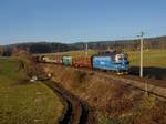 Die 340 055 mit einem Güterzug am 23.11.2019 unterwegs bei Deutsch-Hörschlag.