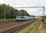 Heute leider Geschichte eine 362 vor den Schnellzügen zwischen Cheb und Ústí nad Labem.
Am 26.07.21 sah man 362 062-2 mit dem R 614 noch in Tršnice.
Es fahren jetzt Loks der Baureihe 193!