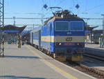 Die Lok 362 122 der Tschechischen Bahnen steht an einem herrlichen Augustmorgen auf dem Bahnhof Ceske Budejovice mit dem Schnellzug  Malse  nach Praha Holesovice bereit.