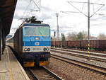 Einfahrt 362 122-4 mit dem Expresszug nach Cheb in Marienbad.