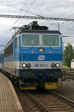 362 071-3 wird den Schnellzug Berounka von Klatovy nach Prag befördern.