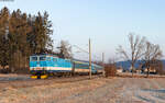 362 079-6 mit dem R 776 (Praha h.ln. - Bayerisch Eisenstein) bei Točník 8.2.23