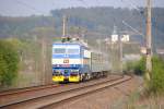 23.4.2011 13:30 ČD 362 057-2 mit einem Schnellzug (R) aus Praha hl.n.