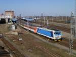 362 045-5 bei der Ausfahrt im Bahnhof Cheb, am 17.03.12. Die Fahrt geht nach Prag.Foto machte ich von der Fugngerbrcke!